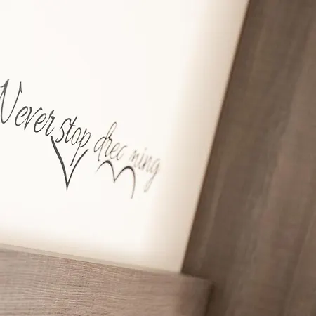 מלון Edelweiss ריצ'יונה