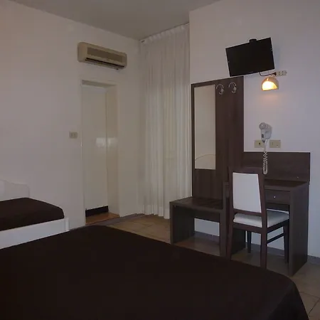 מלון Edelweiss 3*